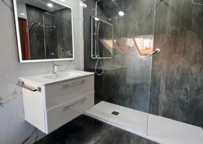 Renovación de Baño abuhardillado En Calle Llanes Gijón