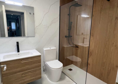 Renovación de Baño sin reforma · Calle Río Esva, Gijón